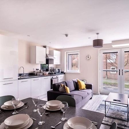Modern & Spacious 2 Bed Apartment In แมนเชสเตอร์ ภายนอก รูปภาพ