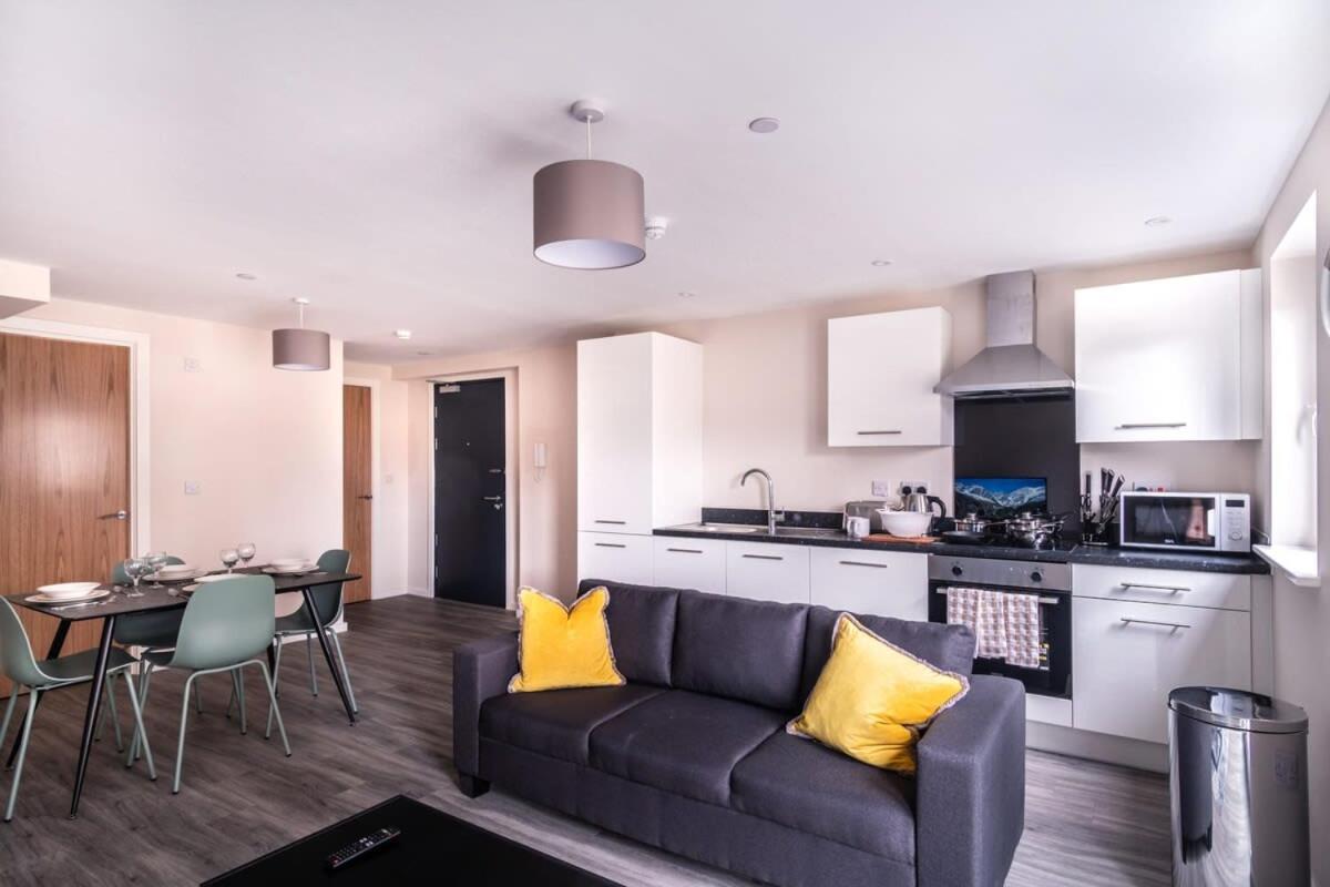 Modern & Spacious 2 Bed Apartment In แมนเชสเตอร์ ภายนอก รูปภาพ