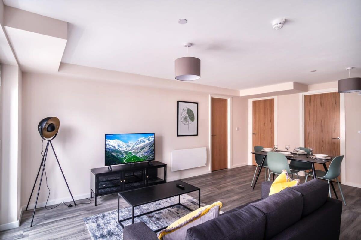 Modern & Spacious 2 Bed Apartment In แมนเชสเตอร์ ภายนอก รูปภาพ