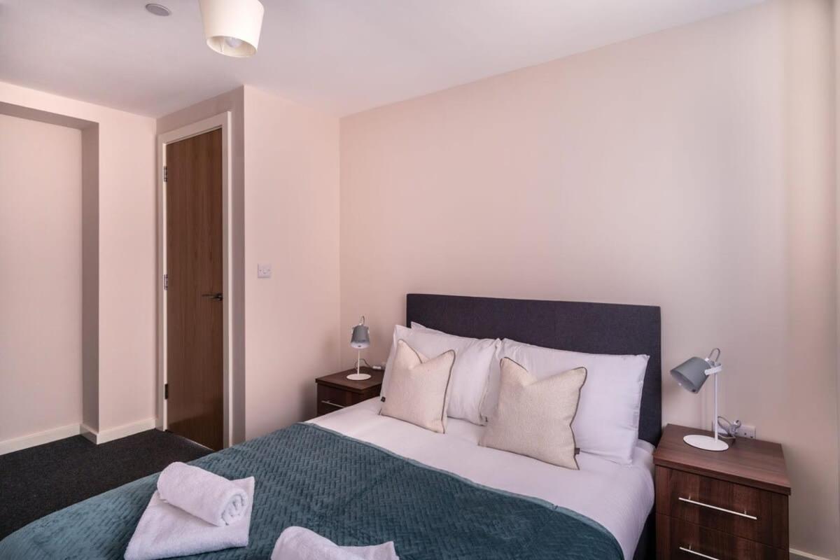 Modern & Spacious 2 Bed Apartment In แมนเชสเตอร์ ภายนอก รูปภาพ