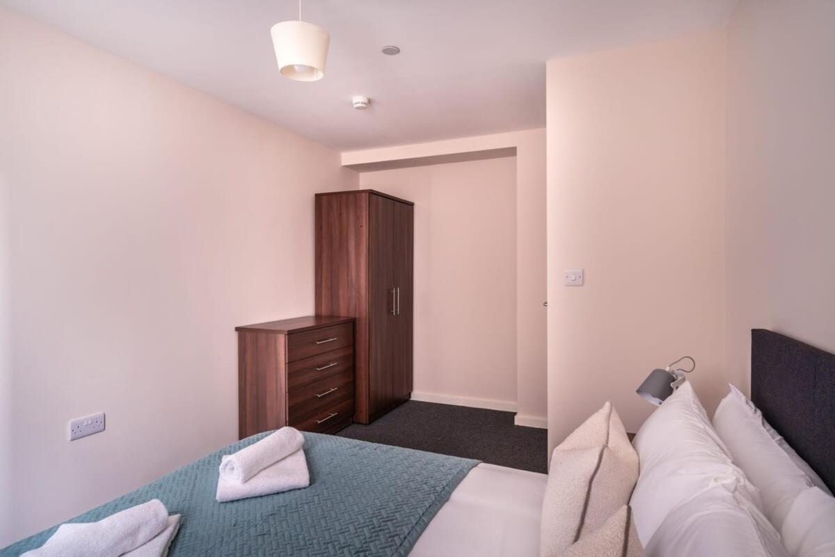 Modern & Spacious 2 Bed Apartment In แมนเชสเตอร์ ภายนอก รูปภาพ