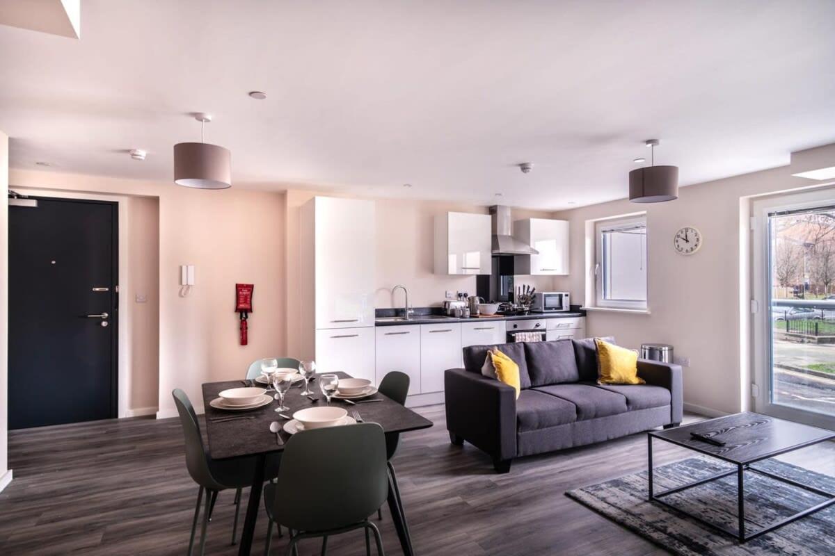 Modern & Spacious 2 Bed Apartment In แมนเชสเตอร์ ภายนอก รูปภาพ